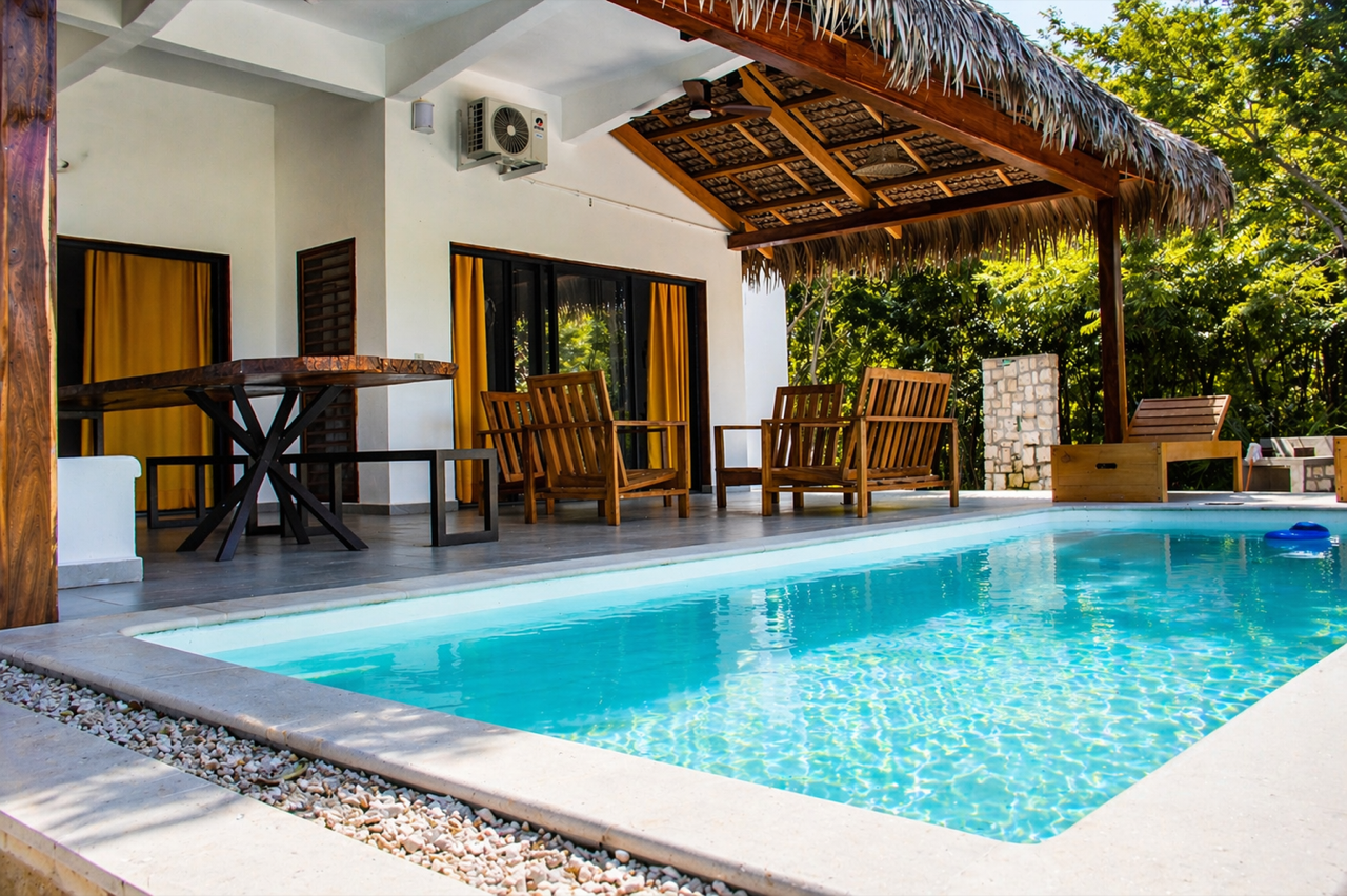 Vue du bungalow Mangrov'evasion avec piscine privée à Antsanitia